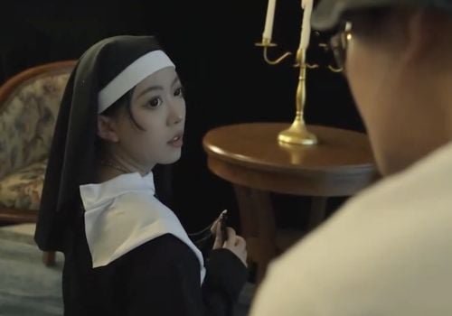 Thầy giáo và học trò tái ngộ sau 10 năm, kích thích tại trường học