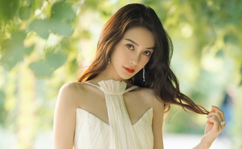 Angela baby tham gia bữa tiệc cùng mấy anh Nhật