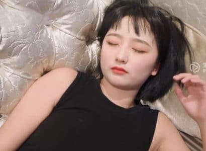 Bà chủ nhậu say bị nhân viên chén ra đụ tơi tả