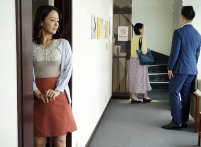 Cô hàng xóm xinh đẹp đưa tôi vào thế giới mới