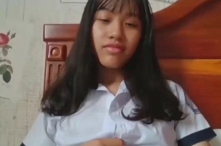 Em gái nứng lồn tự sướng